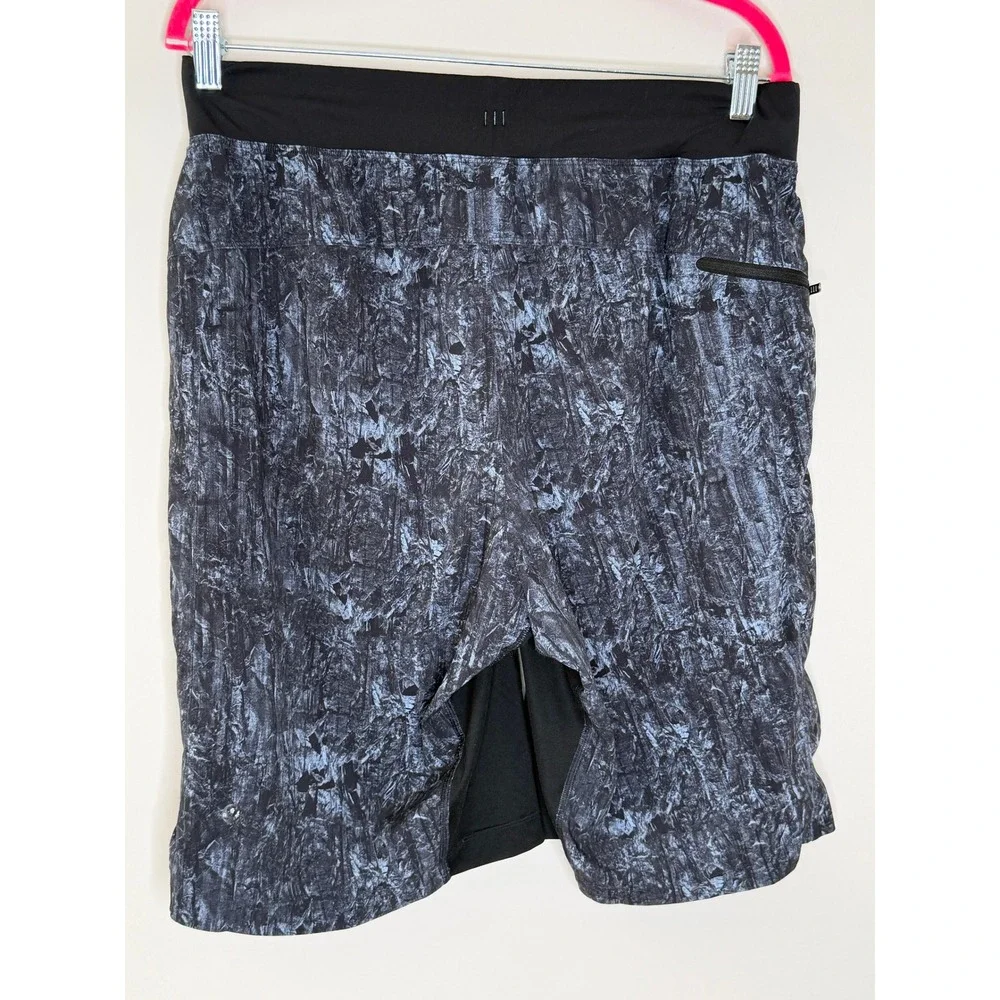 Lululemon Men's Gray Black Abstract Print Lined Running Shorts Zip Pocket 22